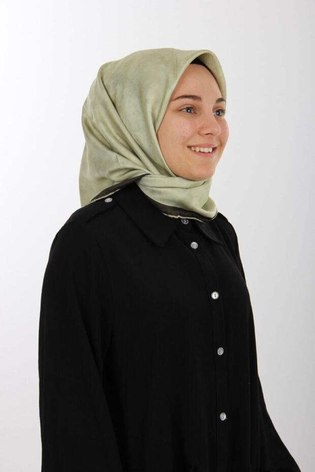 وشاح حريري منقوش مقاس 90x90 - 2