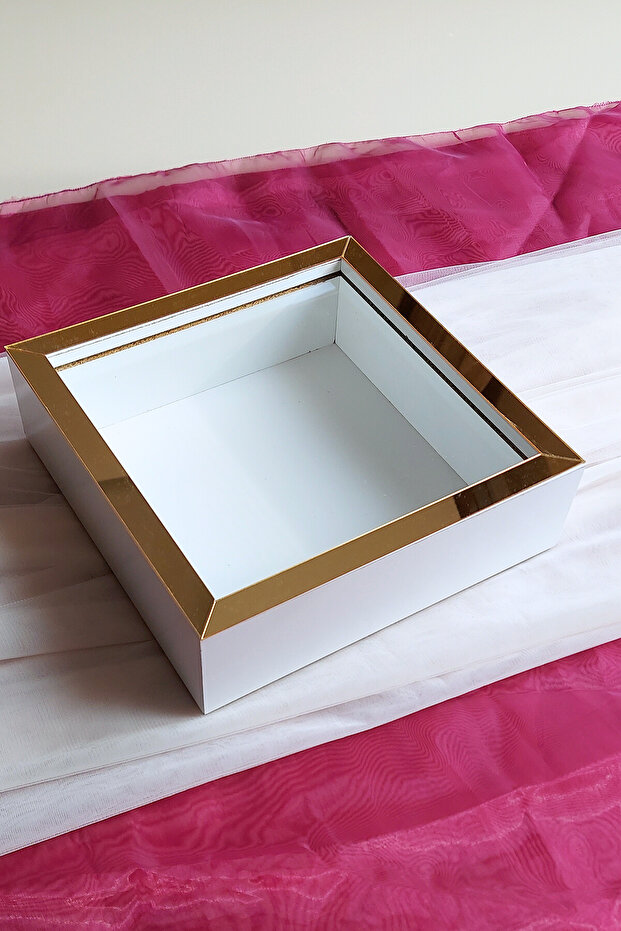 إطار ذاكرة عميق أبيض-برونزي مقاس 25×25 سم - صندوق ورد بعمق 6 سم إتش كي إم تيكرد