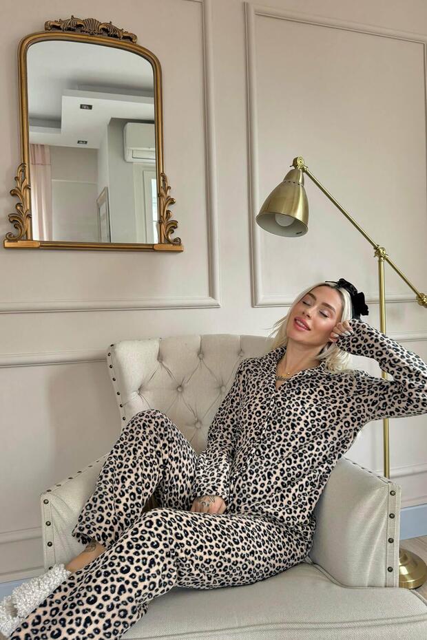 Brown Tier Patterned Front Buttoned Plush Fleece Pajama Set - 3
