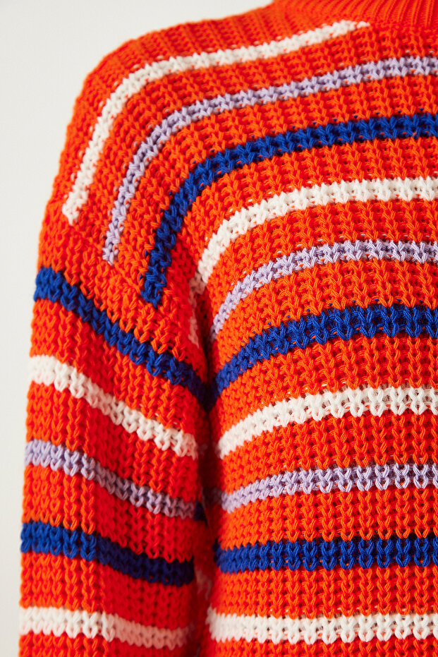 Damski sweter z dzianiny w pomarańczowe paski ZA00072 - 4