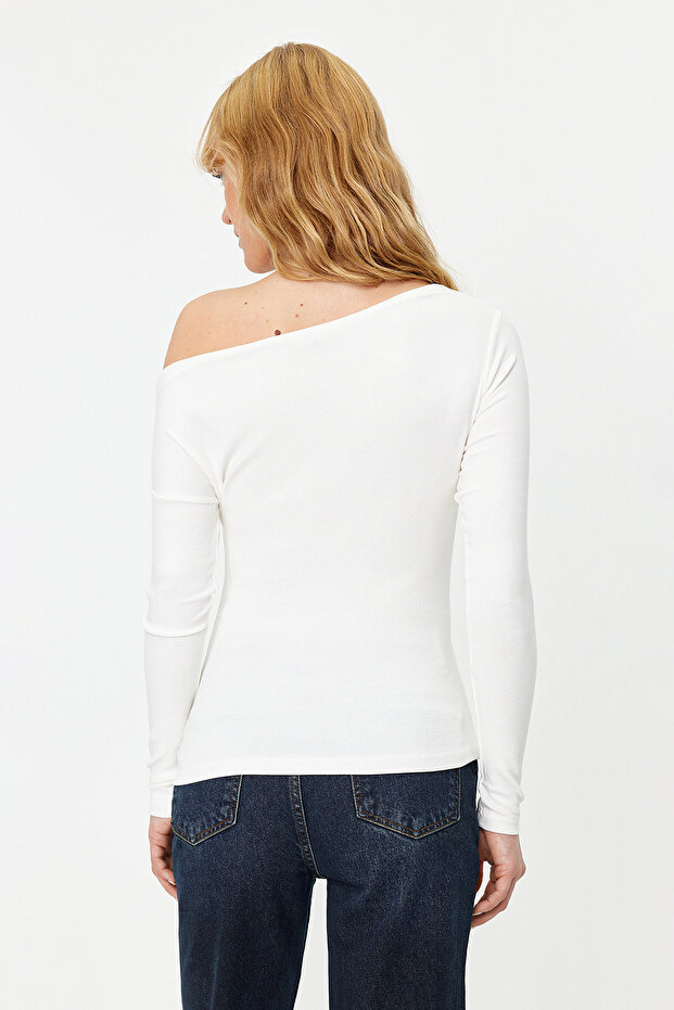 Ekru Yumuşak Kumaşlı Fitted/Vücuda Oturan Kayık Yaka Örme Bluz TWOAW24BZ00227 - 6