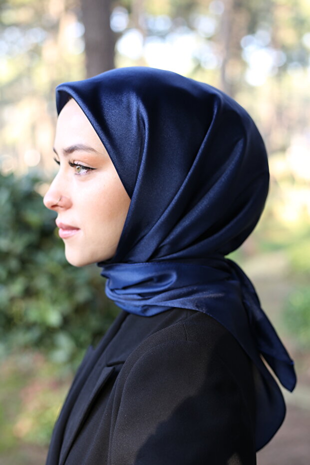 وشاح حجاب كريستال عادي مقاس 95 × 95 سم