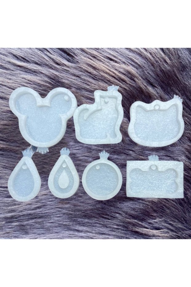 7 Pieces Epoxy Resin Necklace and Keychain Set - Multiple Molds