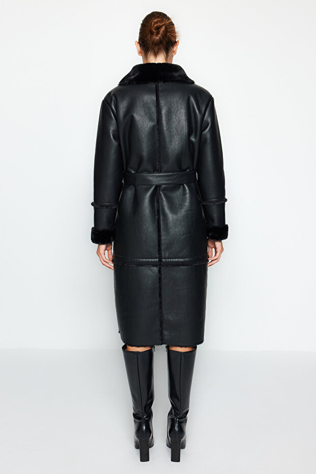 Fekete Oversize széles vágott öves szőrme gallér, részletes hosszú műbőr kabát TWOAW24KB00188 - 11