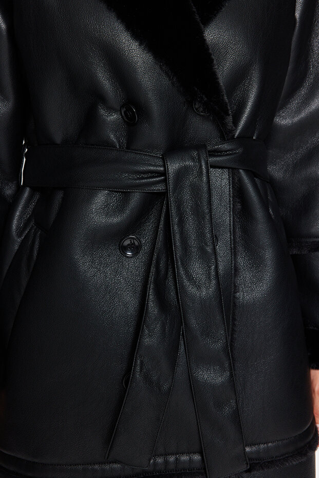 Fekete Oversize széles vágott öves szőrme gallér, részletes hosszú műbőr kabát TWOAW24KB00188 - 10