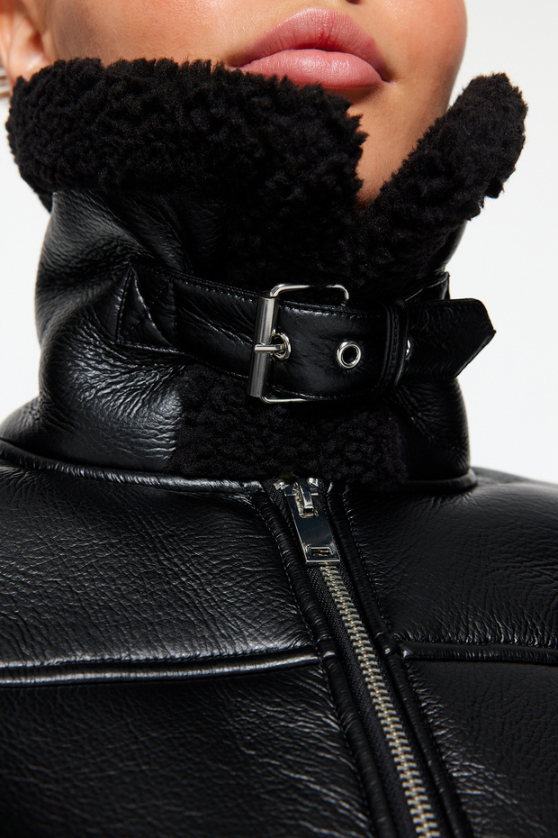Siyah Regular Kalıp Peluş Detaylı Suni Deri Biker Ceket Mont TWOAW24MO00279 - 9