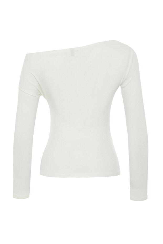 Ekru Yumuşak Kumaşlı Fitted/Vücuda Oturan Kayık Yaka Örme Bluz TWOAW24BZ00227 - 8