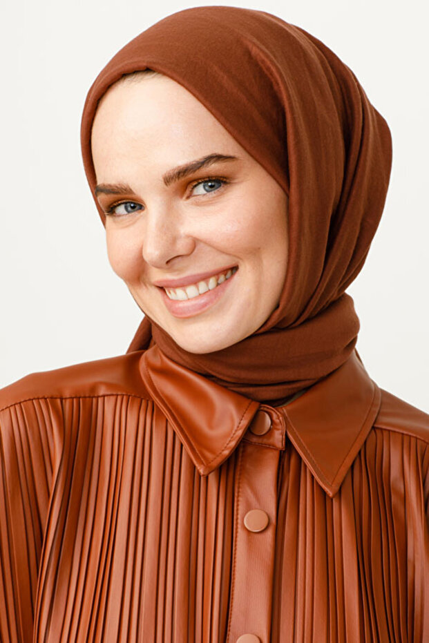 شال قطني أحمر بني