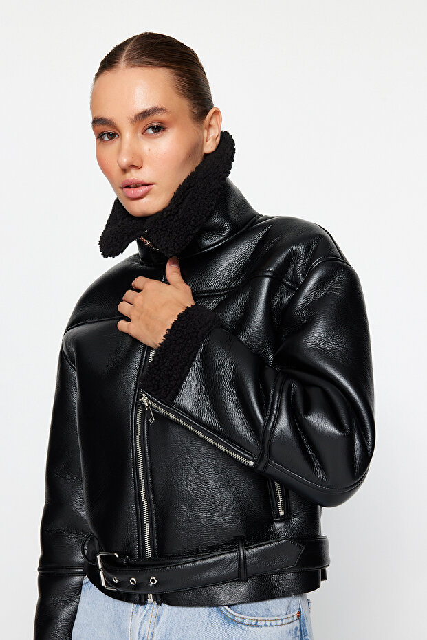 Siyah Regular Kalıp Peluş Detaylı Suni Deri Biker Ceket Mont TWOAW24MO00279 - 7