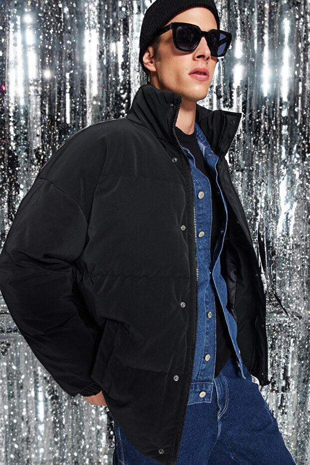Siyah Oversize Fit Dik Yaka Kışlık Şişme Mont TMNAW24MO00012 - 10
