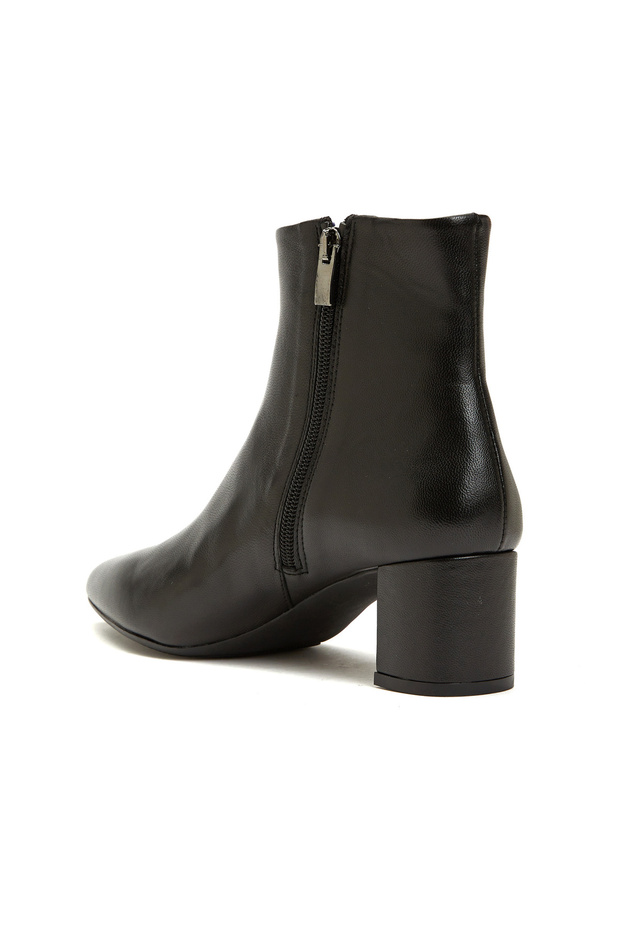 Siyah Kadın Bot - 3