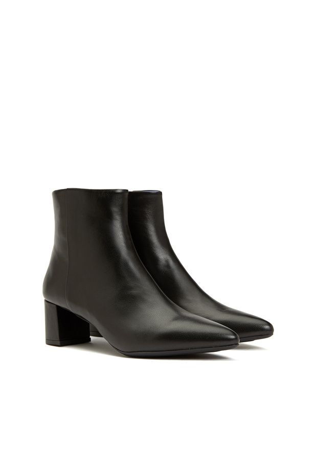 Siyah Kadın Bot - 2