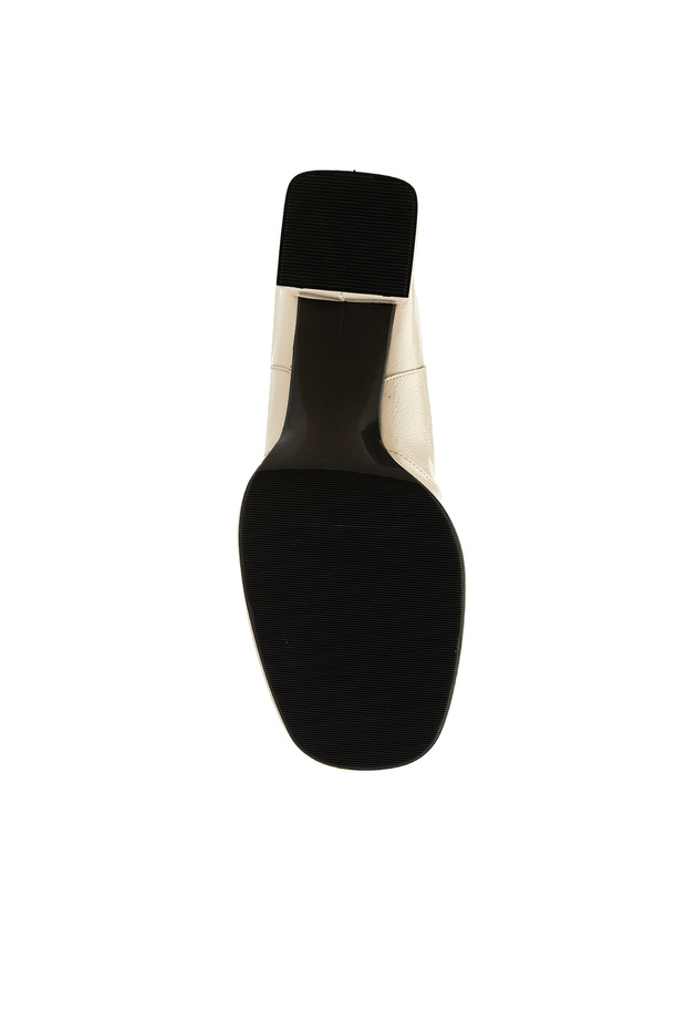 Kırıkbeyaz Kadın Bot - 5