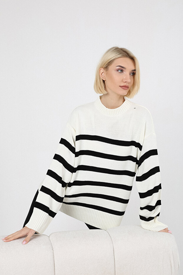 ÇİZGİLİ BEYAZ KAZAK - 1