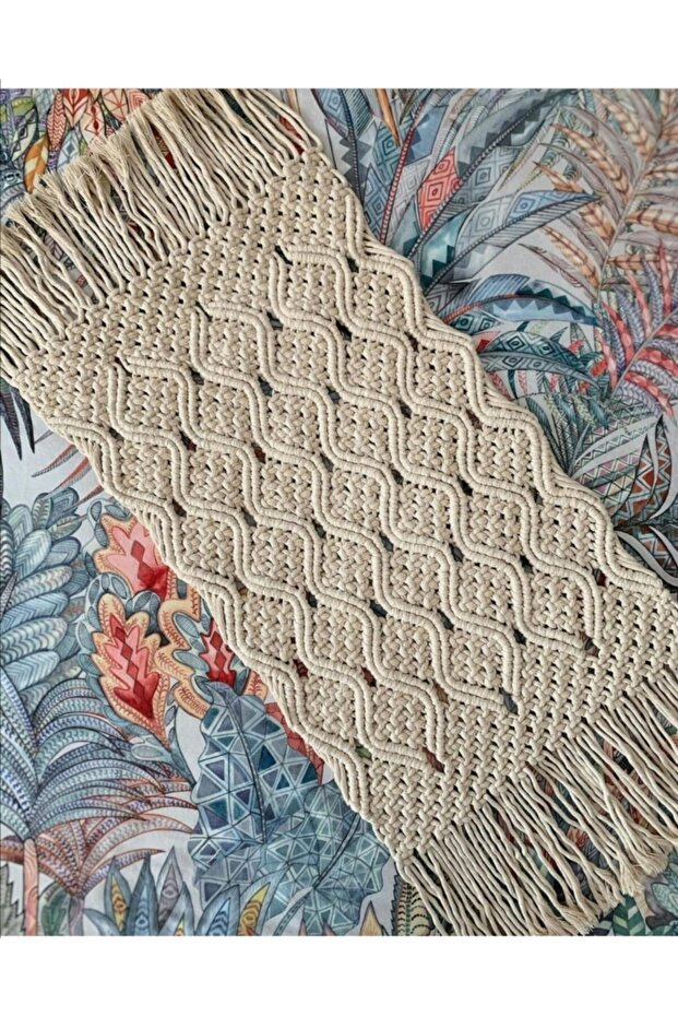 Macrame Runner - مفرش طاولة الخدمة الأمريكية