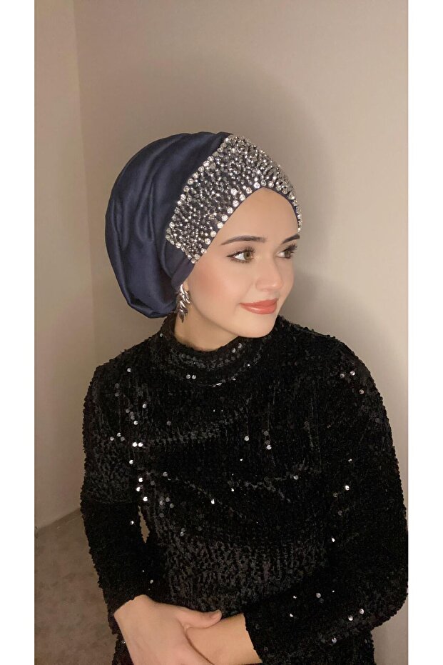 غطاء محرك السيارة باللون الأزرق الداكن