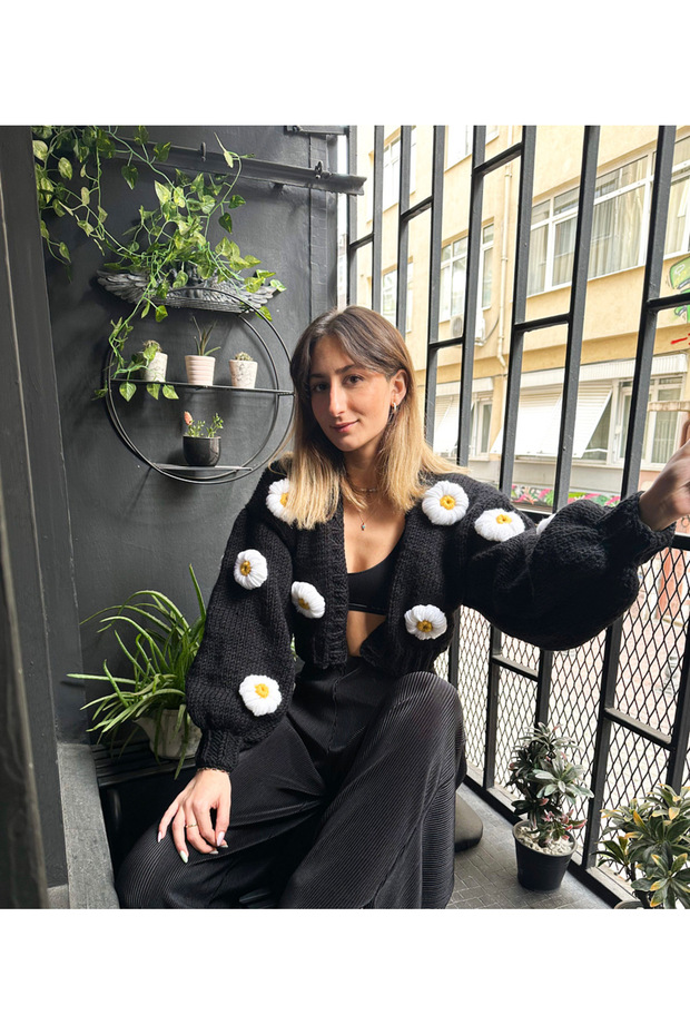 Siyah Çiçek Hırka - 4