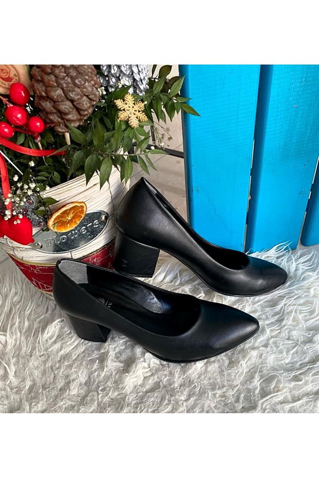 Thick Short Heeled Classic Black Skin Women's Shoes