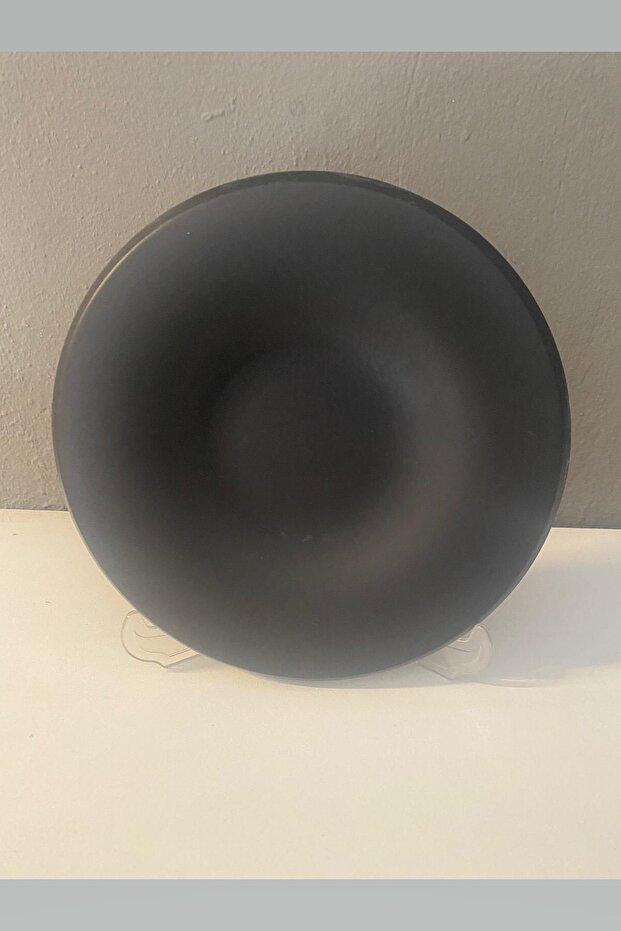 20 cm Matte Black Flat Plate Set of 2