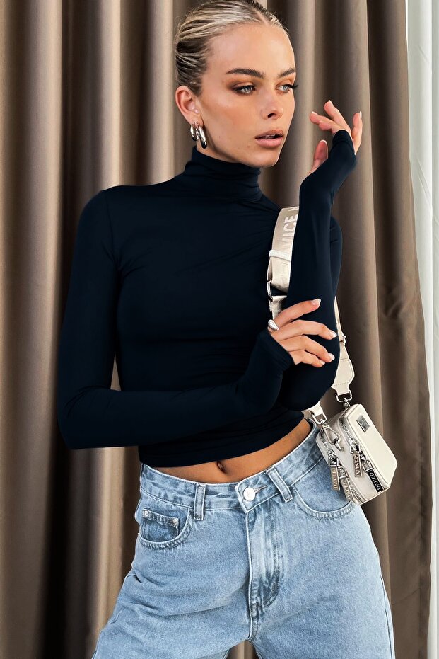 Turtleneck Finger Detailed Long Sleeve Basic Crop