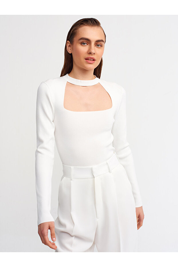 10189 Back Zippered Sweater-ecru
