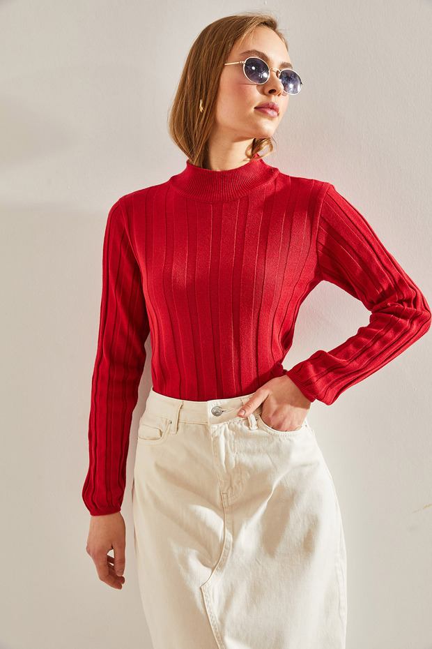 Damski sweter z dzianiny w prążki z golfem - 3