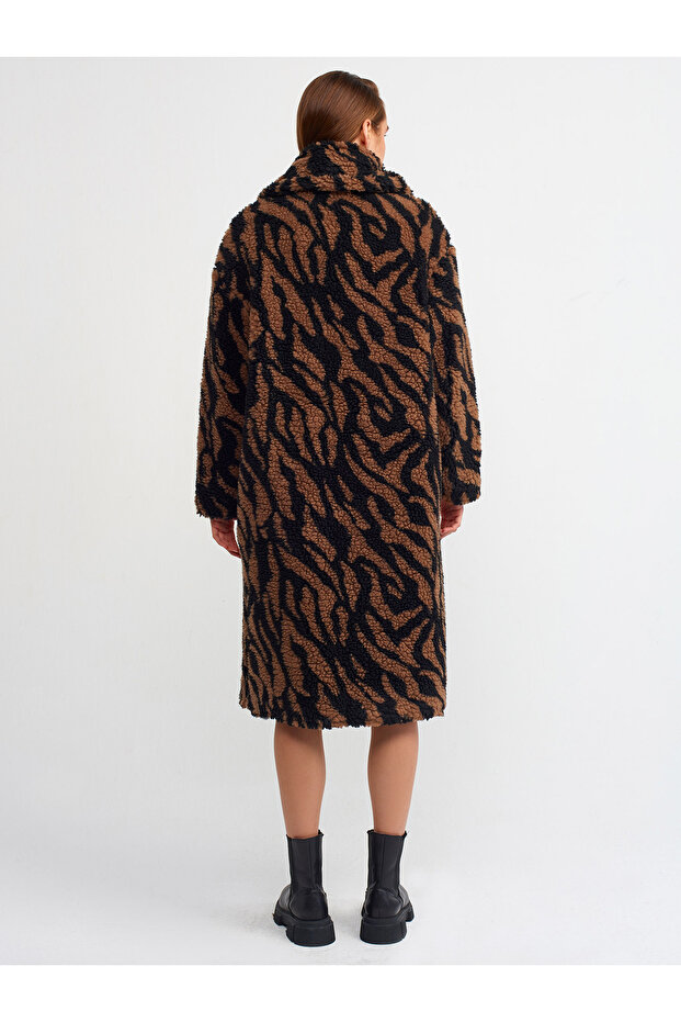 6954 معطف قطيفة منقوش - كراميل - 5