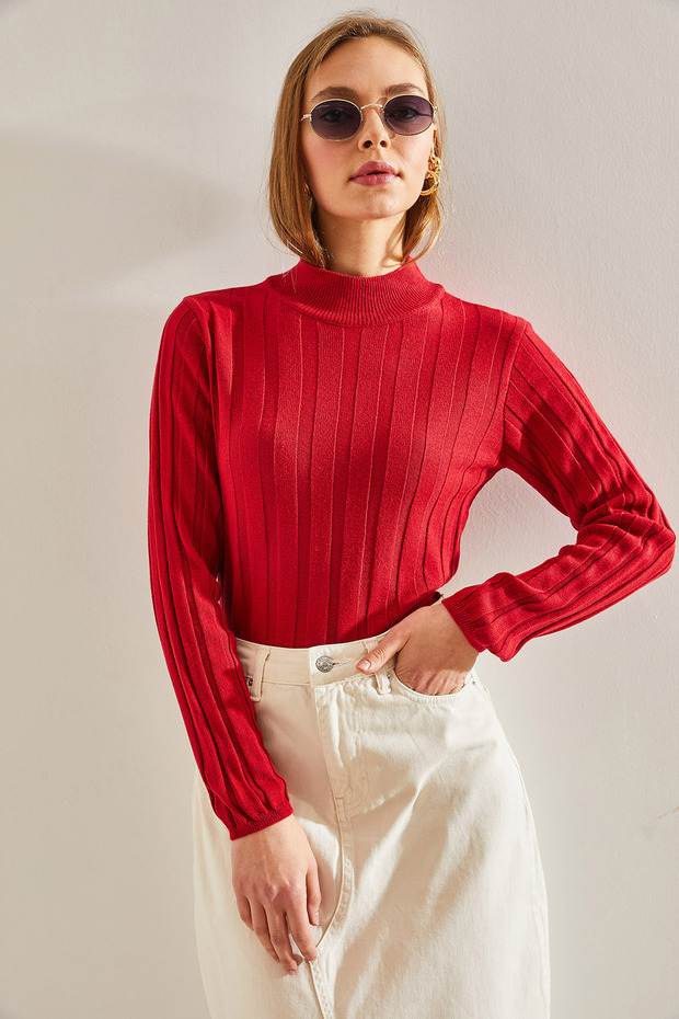 Damski sweter z dzianiny w prążki z golfem - 2