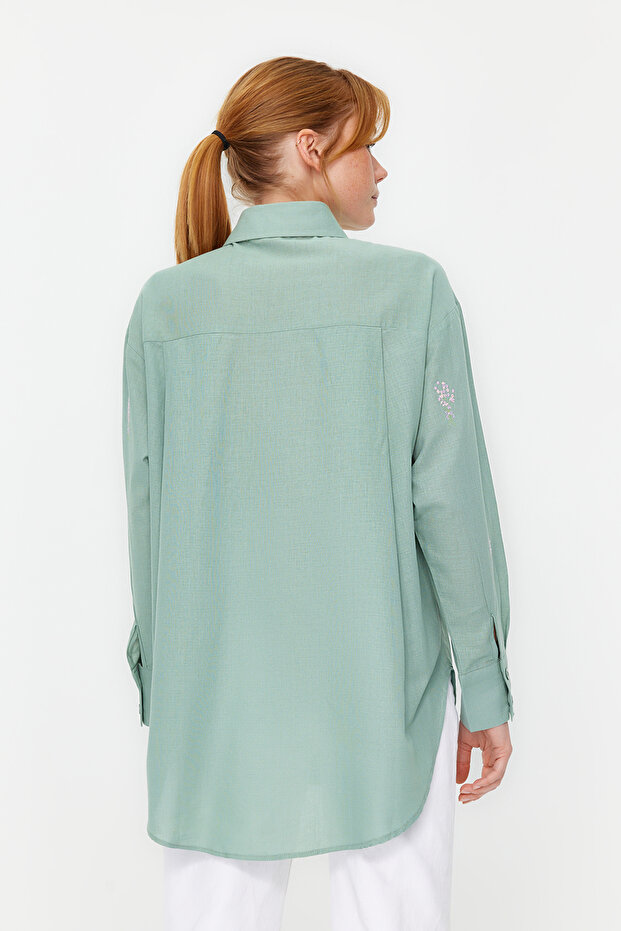 Haki Çiçek Nakış Detaylı Pamuklu Oversize Geniş Kesim Dokuma Gömlek TWOSS22GO0246 - 7
