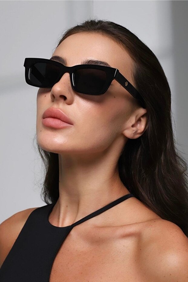 Unisex Black Classic Sunglasses with Glasses Hanger / Coolandbetter
