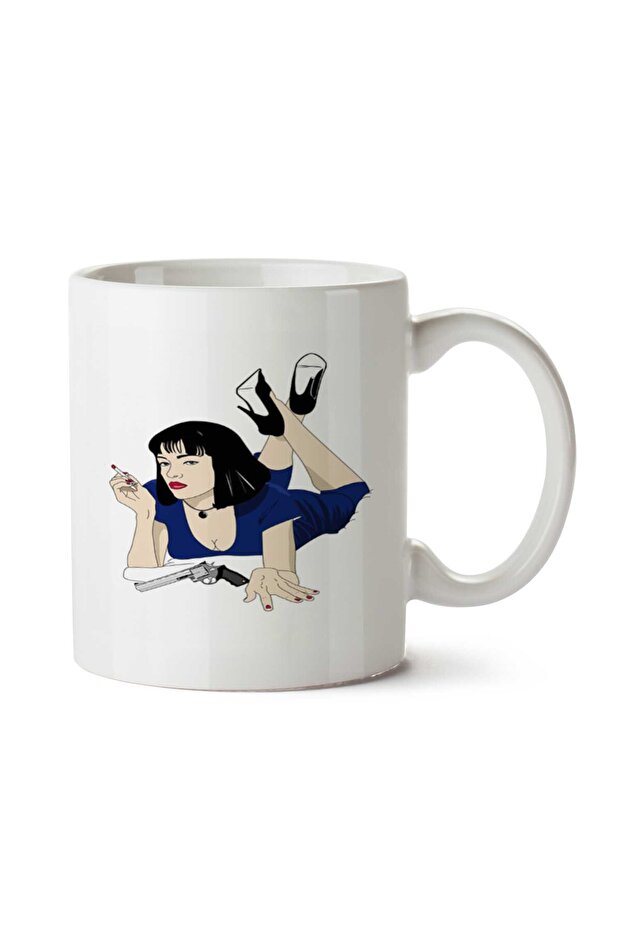 كوب مطبوع عليه صورة ملصق Pulp Fiction على الجانبين