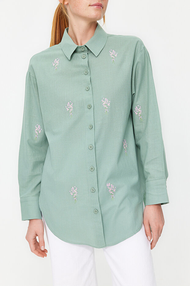 Haki Çiçek Nakış Detaylı Pamuklu Oversize Geniş Kesim Dokuma Gömlek TWOSS22GO0246 - 5