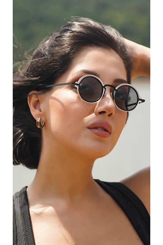 Women's Sunglasses Round Transparent Frame Black Glass