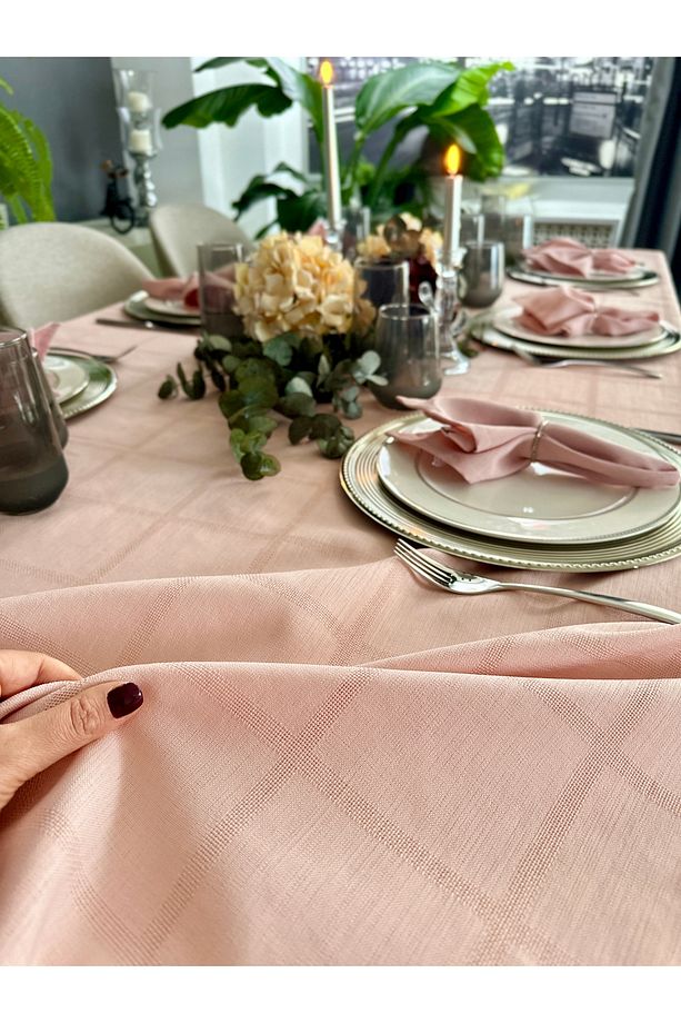 Keten Dokulu Dertsiz Kare Desenli Pudra Pembe Masa Örtüsü - 4
