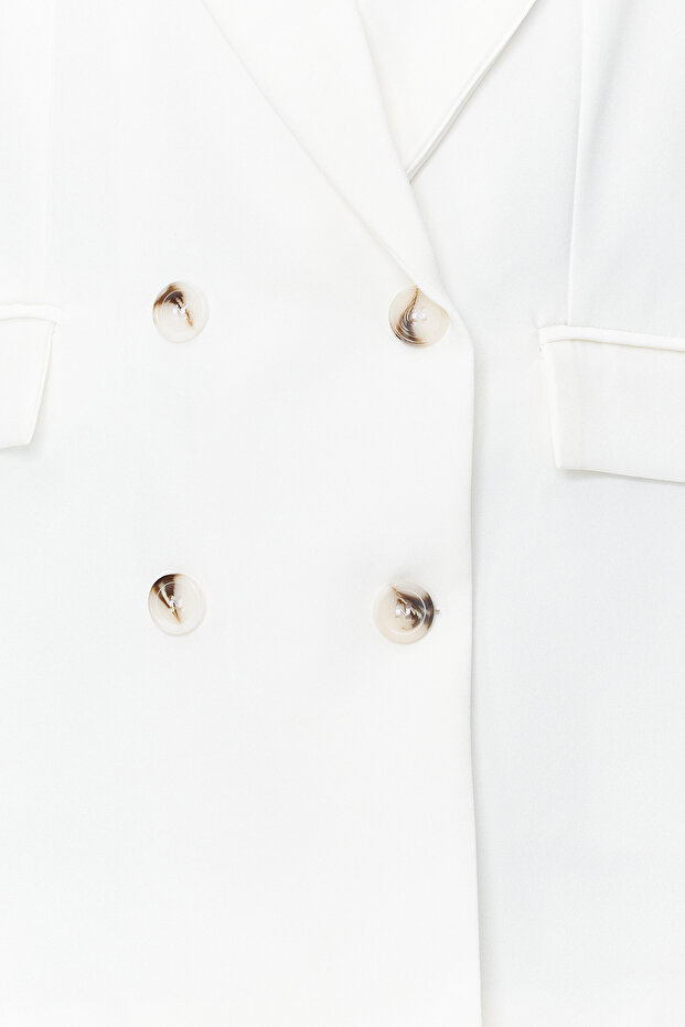 Beyaz Oversize Astarlı Düğmeli Dokuma Blazer Ceket TWOAW22CE0167 - 4