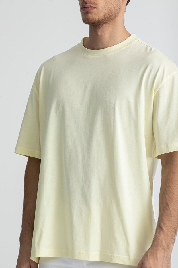 تي شيرت أساسي كبير الحجم أصفر فاتح - 4