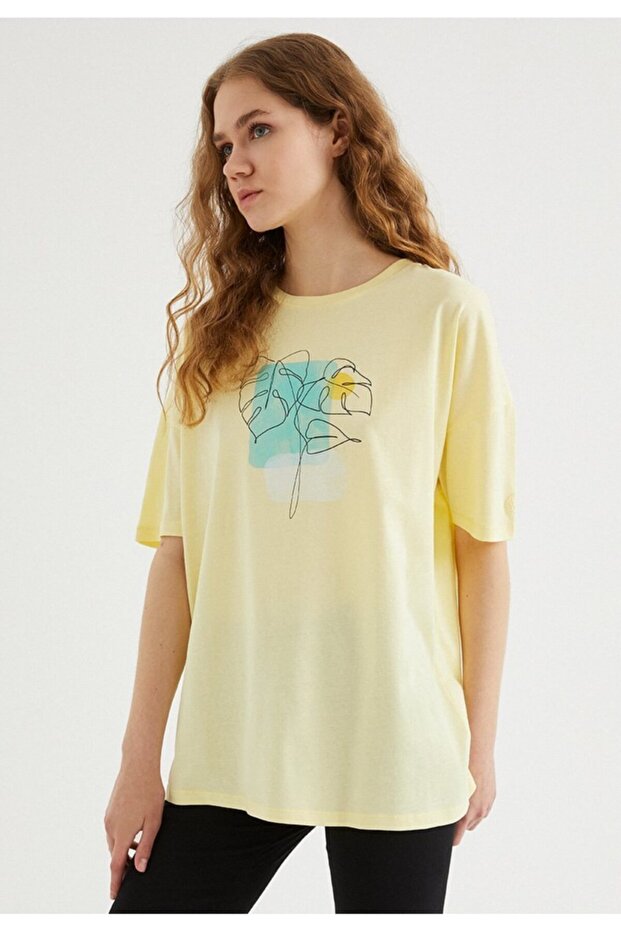 Women's Yellow Oversize Fit Crew Neck Printed T-shirt