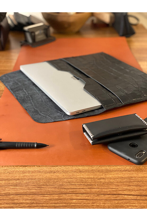 Macbook Case 13/13.3/ 13.6 Inch Pro And Air Compatible Crocodile Pattern Black Genuine Leather Carrying Bag