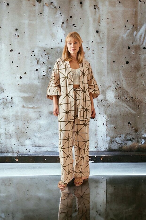 طقم كيمونو بأكمام قصيرة ونمط مربعات - 1