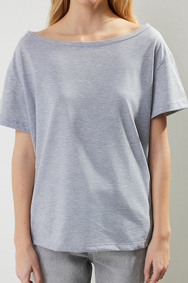 Gri Melanj Oversize/Geniş Kalıp Kayık Yaka Örme T-Shirt TWOSS20TS0140 - 4