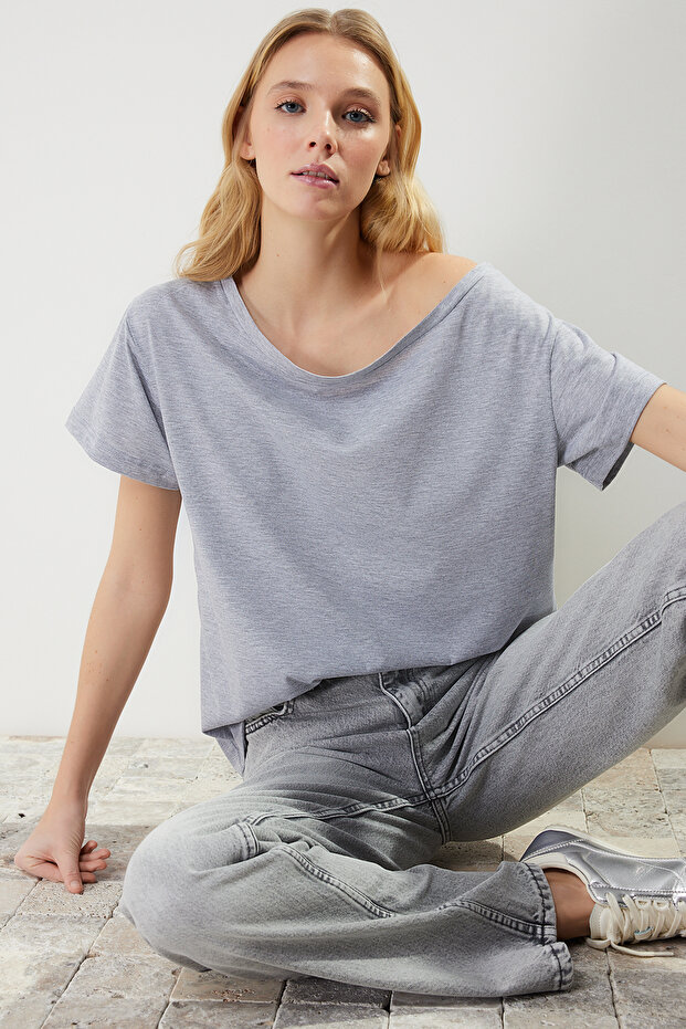 Gri Melanj Oversize/Geniş Kalıp Kayık Yaka Örme T-Shirt TWOSS20TS0140 - 1