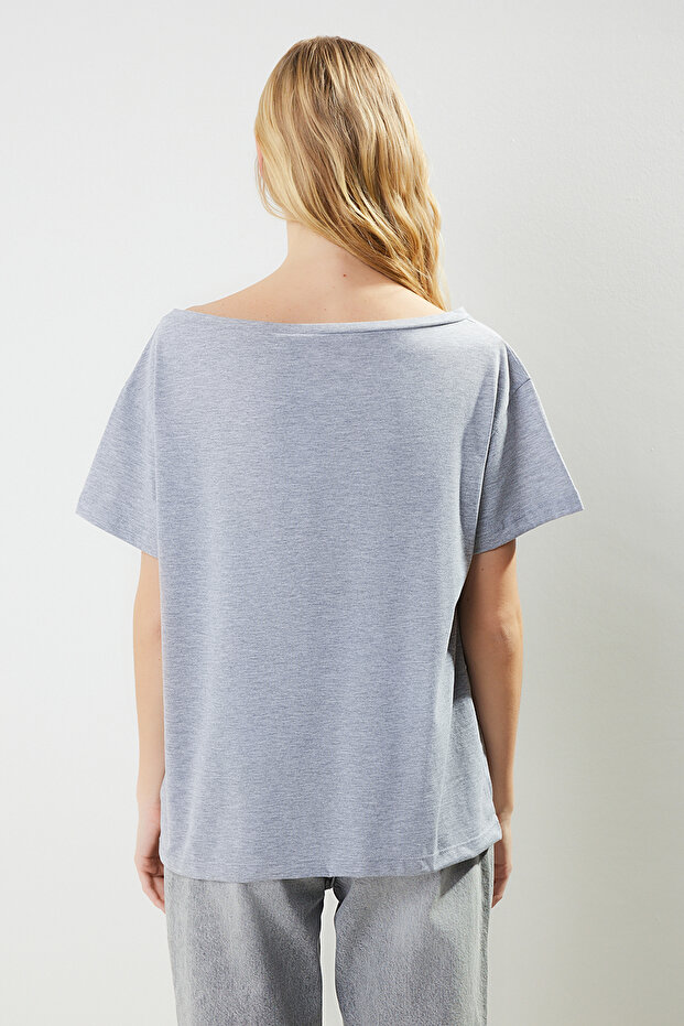 Gri Melanj Oversize/Geniş Kalıp Kayık Yaka Örme T-Shirt TWOSS20TS0140 - 6