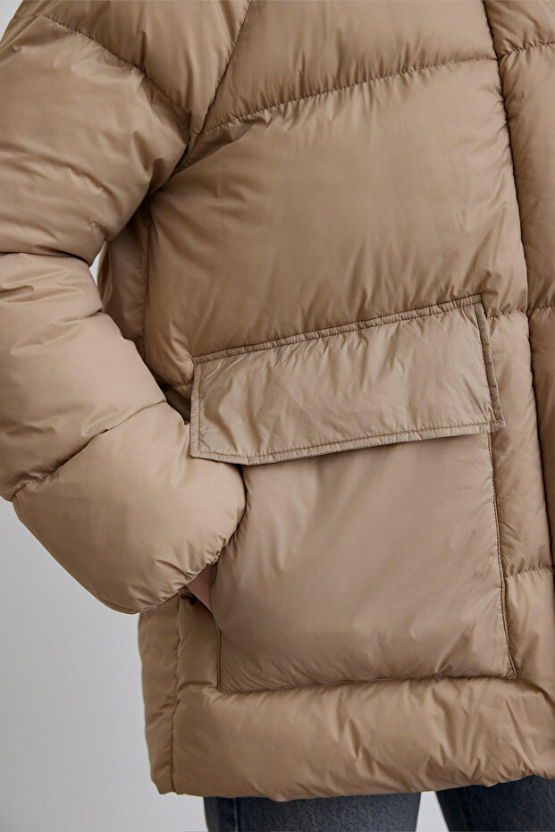 PŁASZCZ OVERSIZE Z KIESZONKAMI CIEMNY BEŻ - 6