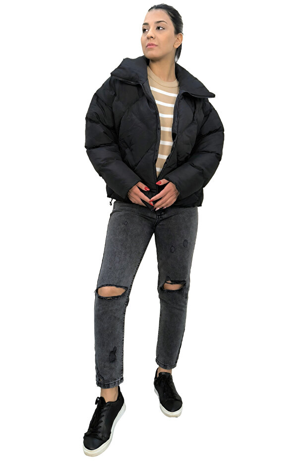 سترة منتفخة بنمط البقلاوة ذات الياقة المدورة - 4