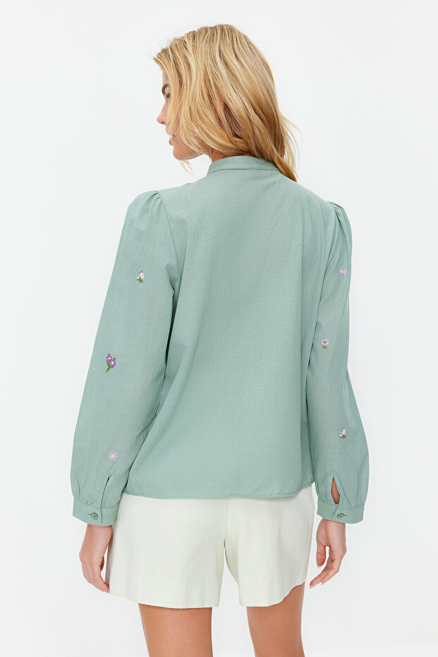 Yeşil Çiçek Nakışlı Oversize Dokuma Gömlek TWOSS23GO00152 - 11