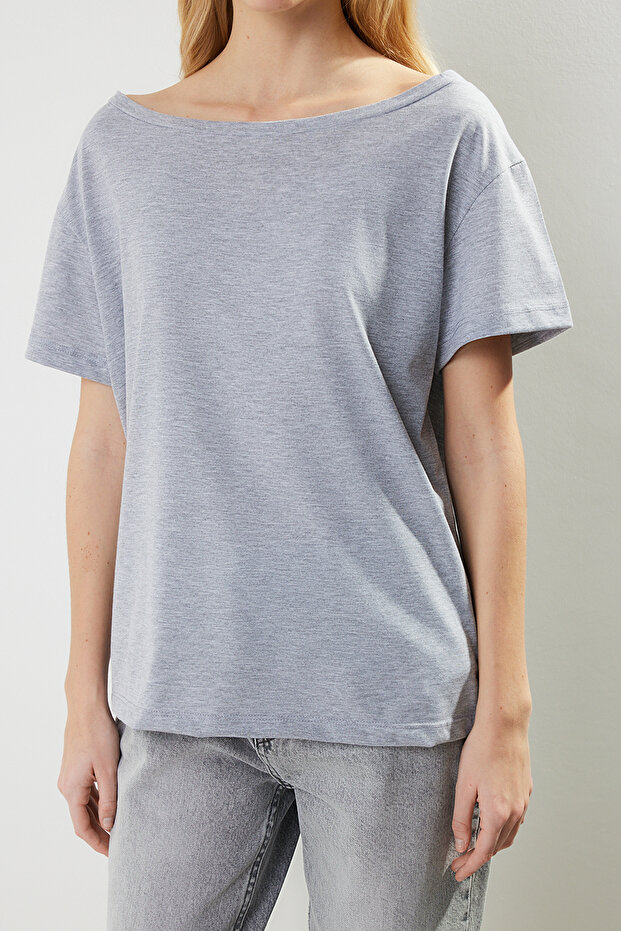 Gri Melanj Oversize/Geniş Kalıp Kayık Yaka Örme T-Shirt TWOSS20TS0140 - 5
