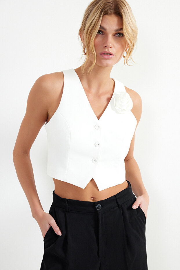 Ecru Fitted Rose Detailed Crop Woven Vest Twoss24Ye00026
