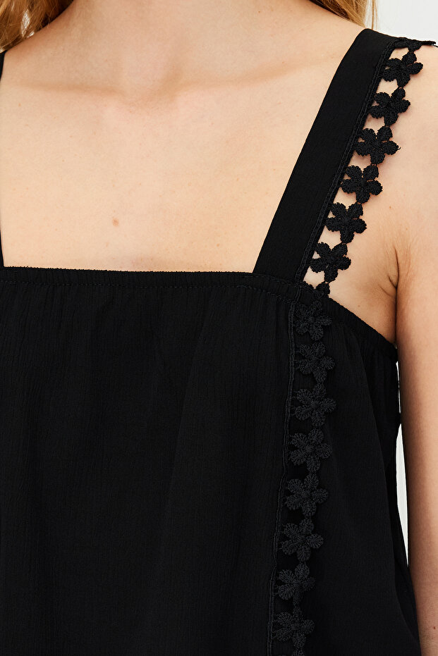 Siyah Dantel Detaylı Crinkle Dokuma Bluz TWOSS24BZ00024 - 4