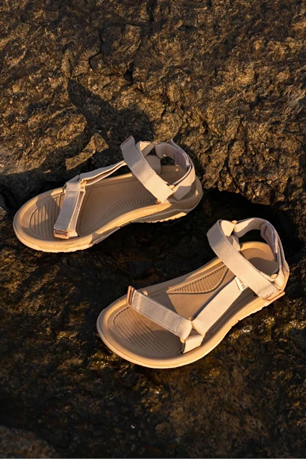 Step Koyu Bej Cırtlı Düz Taban Kadın Sandalet - 5