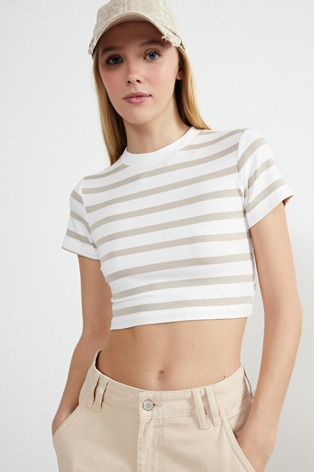 Taş Ekru Çizgili Viskoz/Yumuşak Kumaş Crop Bisiklet Yaka Esnek Örme Bluz TWOSS23BZ00198 - 2